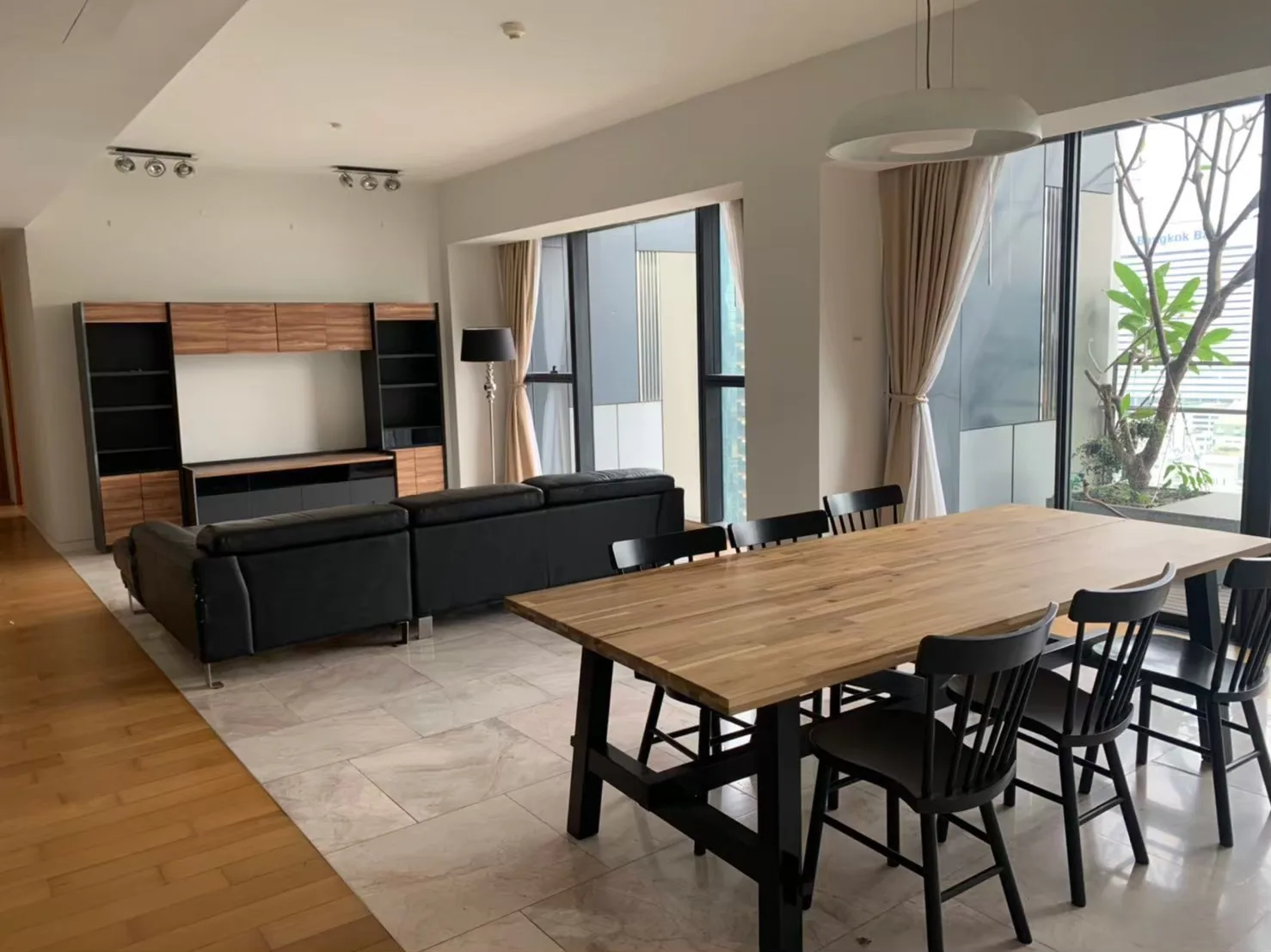 Property photos for The Met
