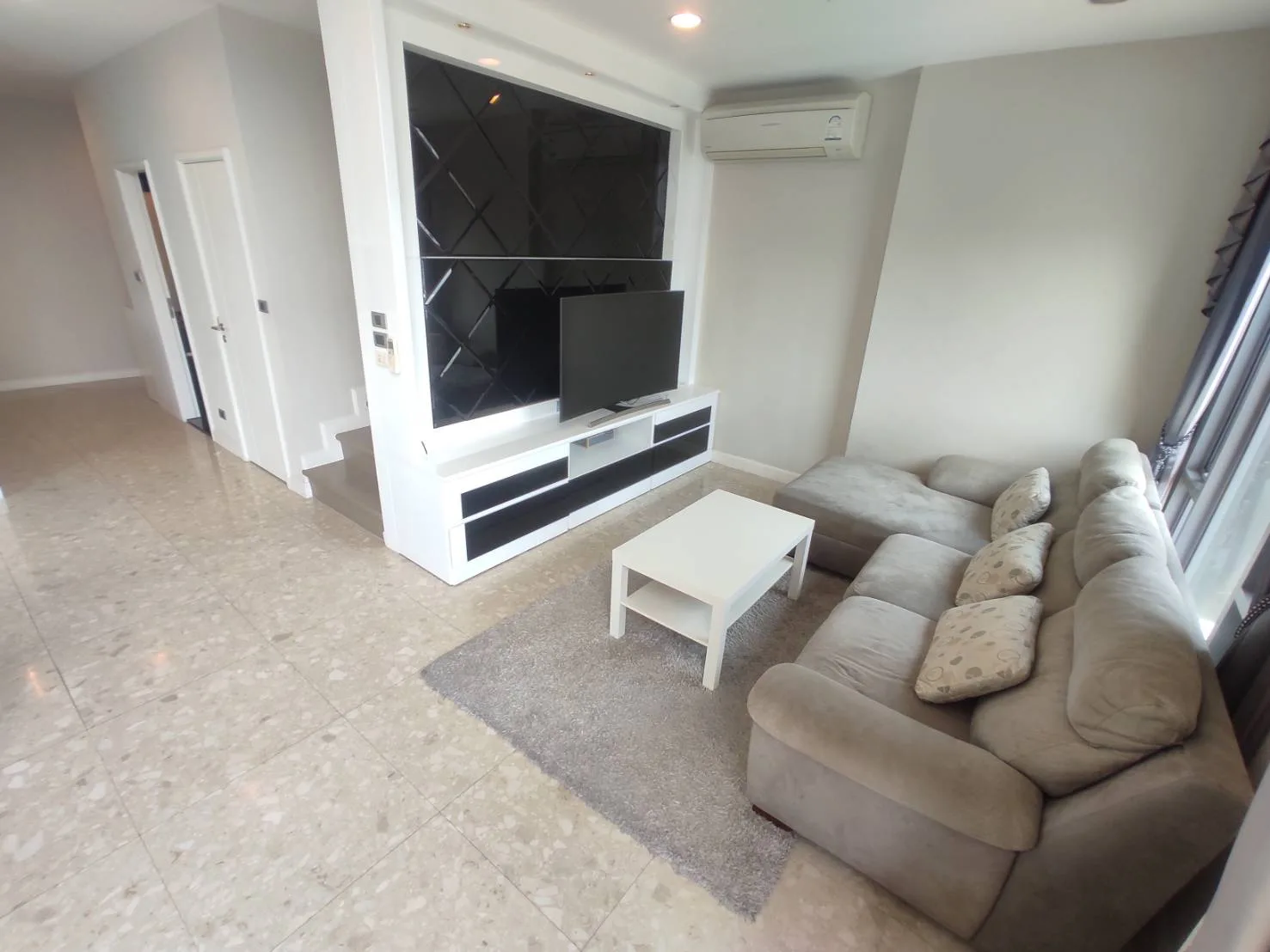 Property photos for The Crest Sukhumvit 34