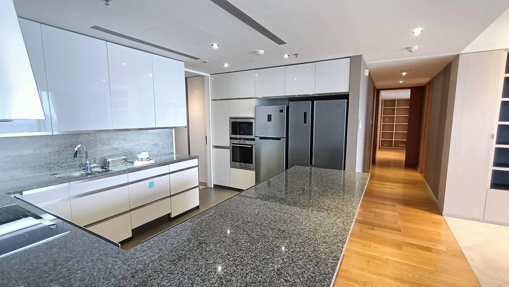 Property photos for The Met