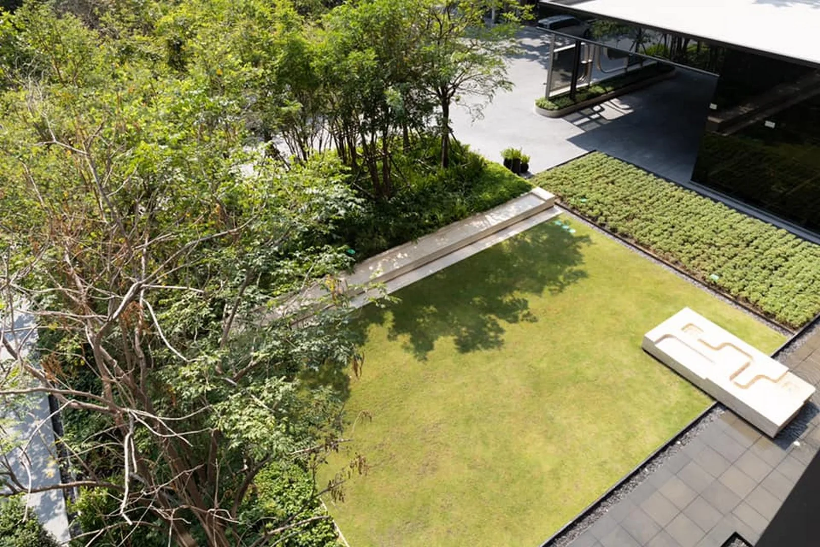 Property photos for Noble BE 33