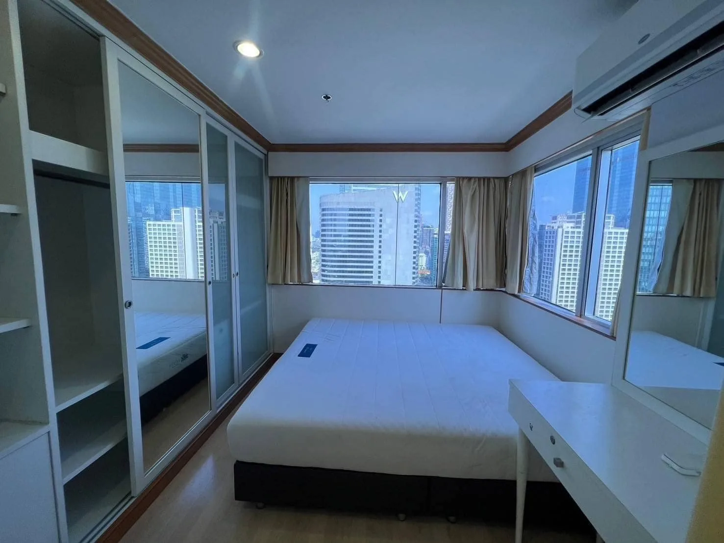 Property photos for Silom Suite