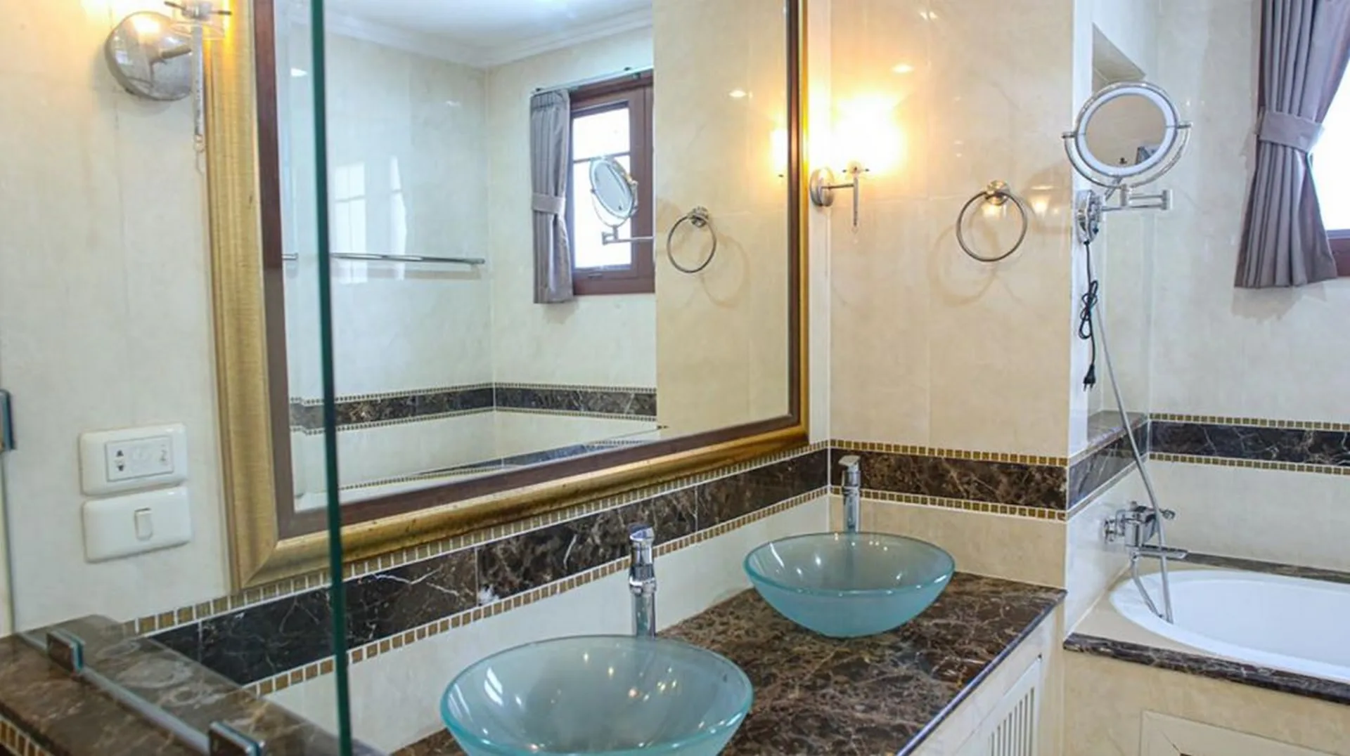 Property photos for Moobaan Narasiri Pattanakarn-srinakarindra