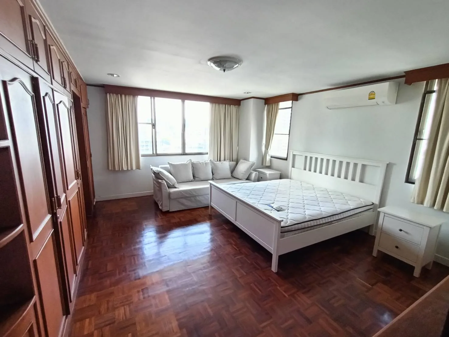 Property photos for Tongtip Mansion