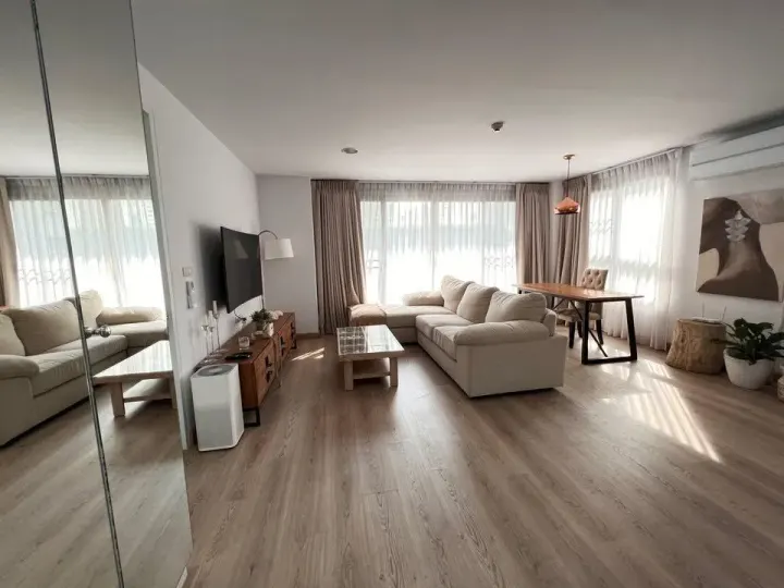 Property photos for The Clover Thonglor