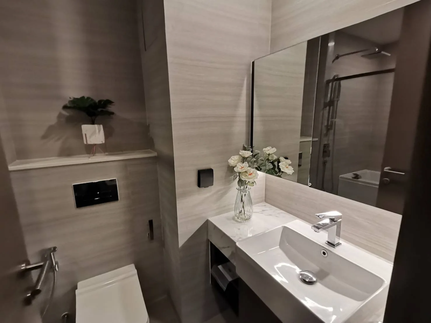 Property photos for Park Origin Thonglor