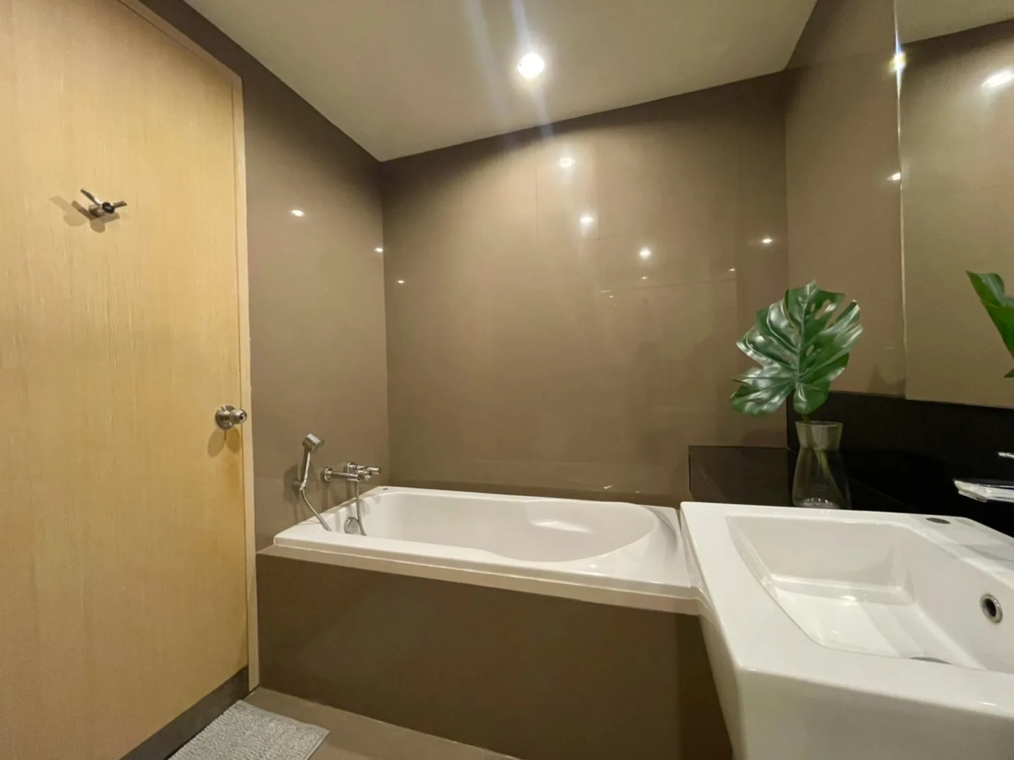 Property photos for Siri On 8