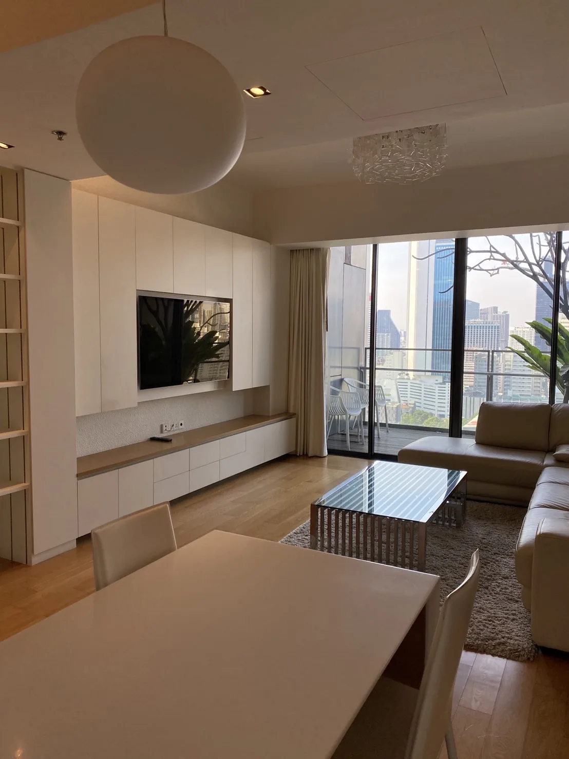 Property photos for The Met