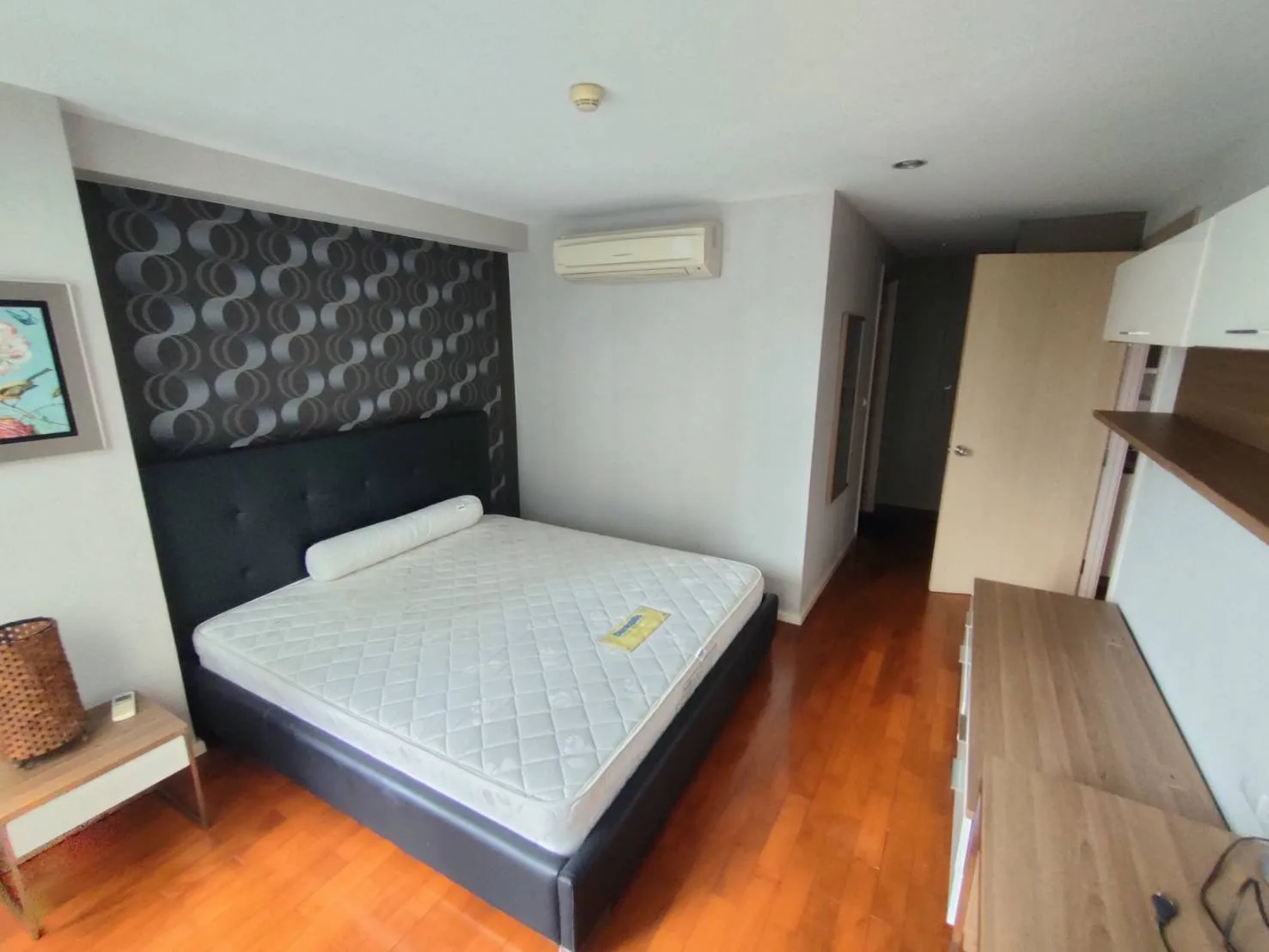 Property photos for Siri On 8