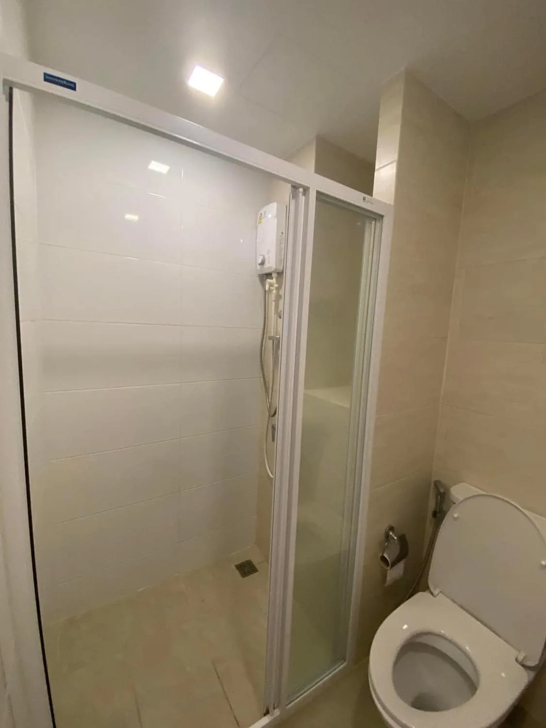 Property photos for Brown Condo Huaikwang