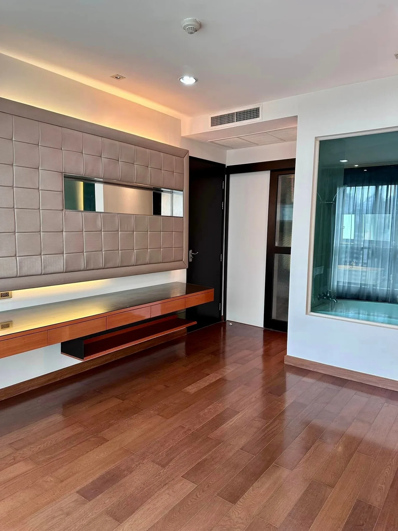 Property photos for The Address Chidlom