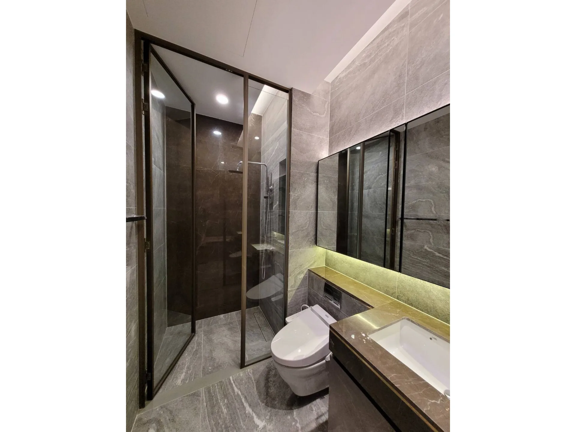 Property photos for The Esse Sukhumvit 36