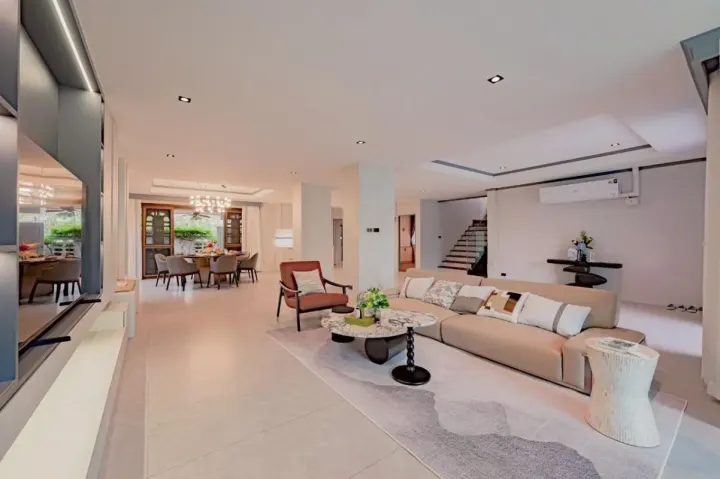 Property photos for Single House Suk. 101