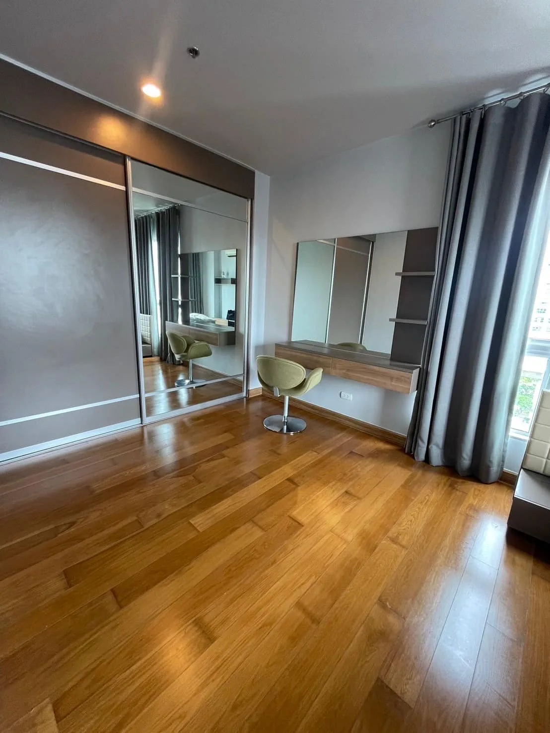 Property photos for Hive Taksin