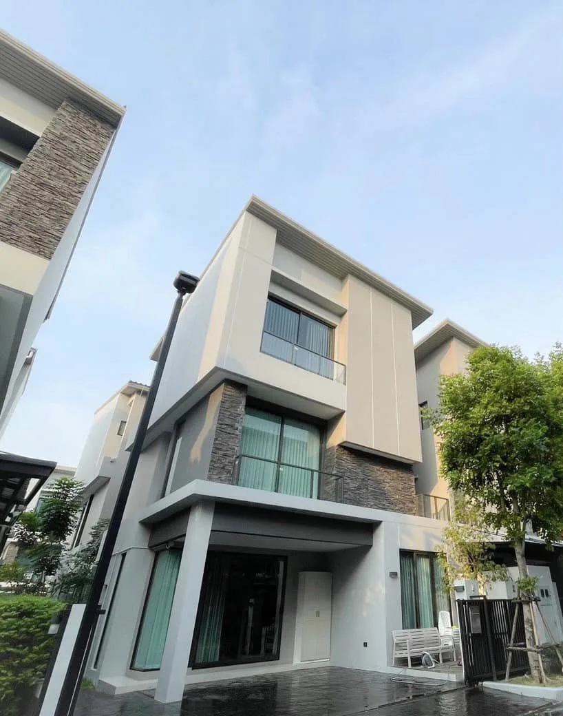 Property photos for Baan Klang Muang Classe Ekkamai-ramintra