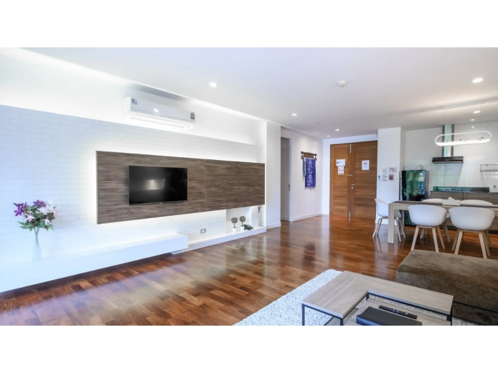 Property photos for Benviar Tonson Residence