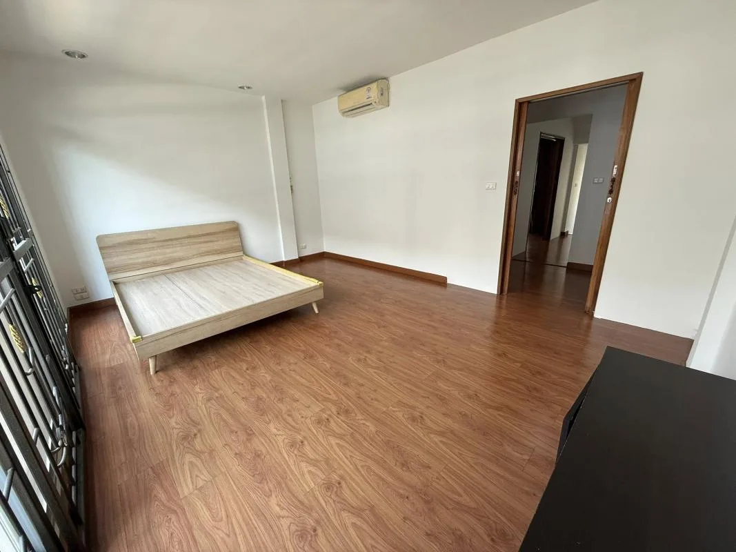 Property photos for Baan Klang Muang Sathorn-Taksin 1