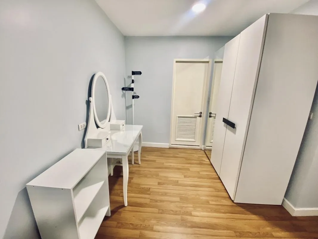 Property photos for The Clover Thonglor
