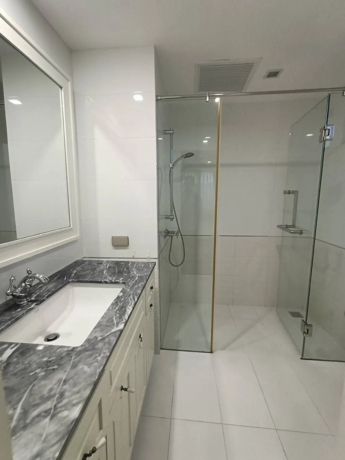 Property photos for Monet House Apartment