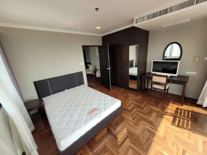 Property photos for Lake Green