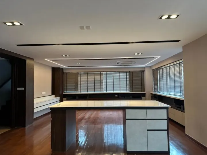 Property photos for Ploenchit Terrace