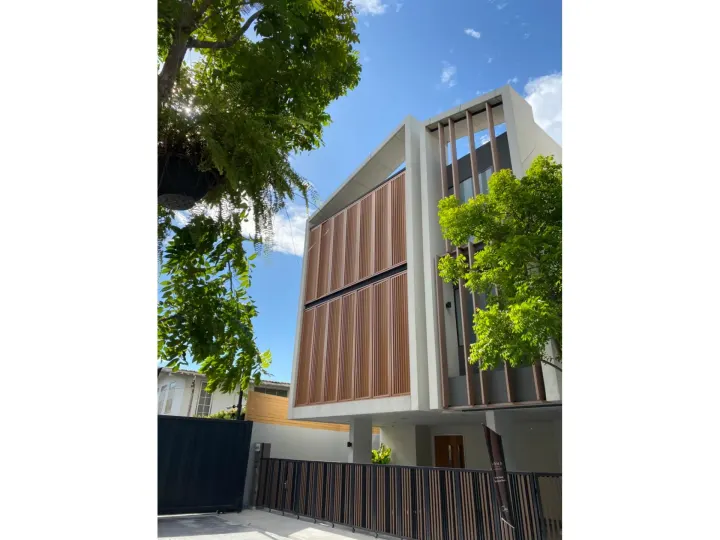 Property photos for Arna Ekamai