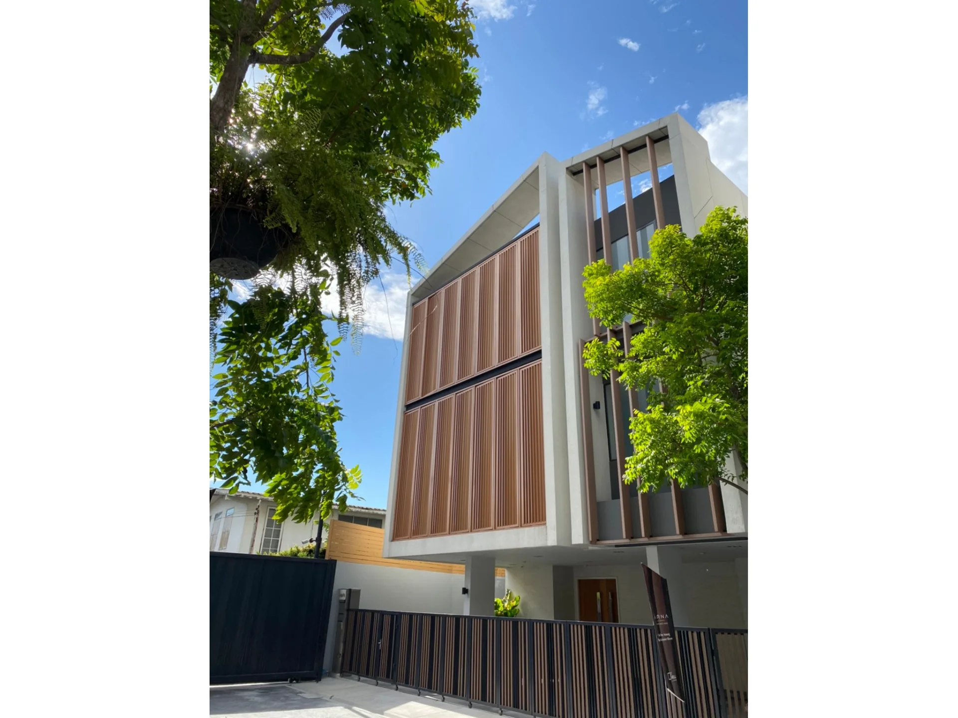 Property photos for Arna Ekamai