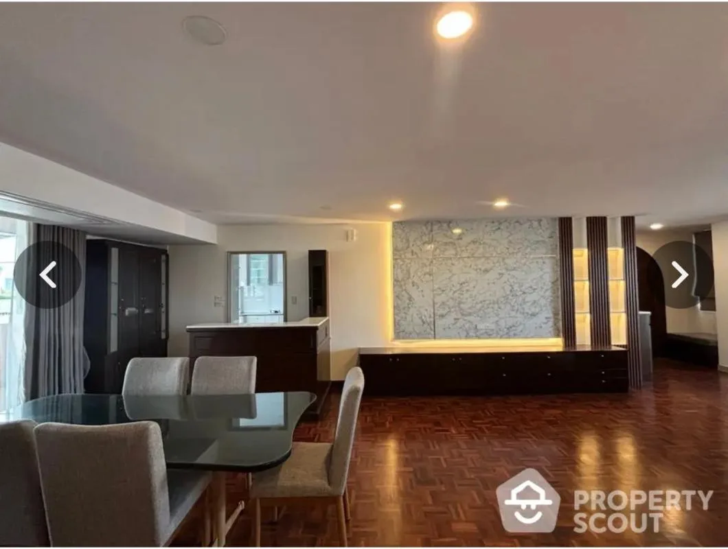 Property photos for Tongtip Mansion